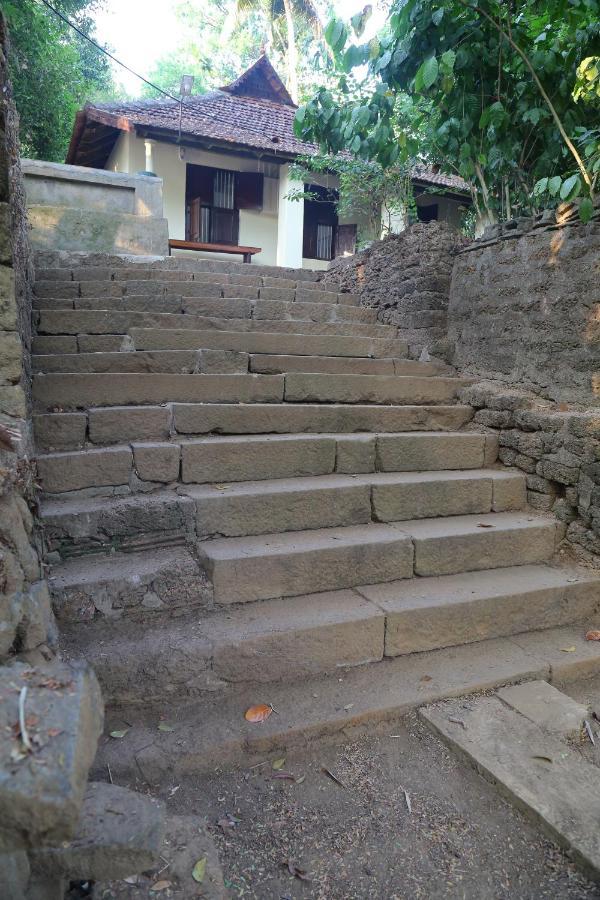 The Mana-Heritage Stay - Chengazhimattam Mana Kottayam Buitenkant foto